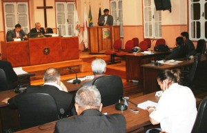 Legislativo adia votação do Orçamento depois de pedido de análise