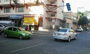 A sinalização semafórica ultrapassada prejudica o trânsito no município 