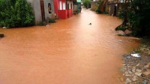 Chuva forte provocou alagamentos no Bairro Tabajaras