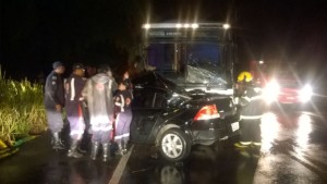 Segunda a perícia da Polícia Civil a possível causa do acidente foi uma aquaplanagem sofrida pelo automóvel de passeio