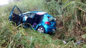 Motorista perde controle da direção e carro capota na Serra do Honório