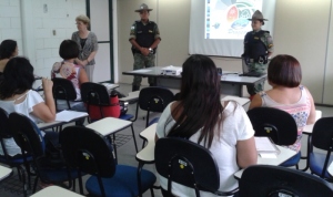 O Programa conta com dois policiais militares treinados e capacitados, que atendem nesse primeiro momento o Colégio Tiradentes da Polícia Militar, Escola Municipal Maria Ramos e a Escola Municipal Honorinda Ferreira Cardoso