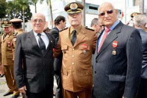 Coronel José Antônio Ribeiro, coronel Pinheiro (centro) e o coronel Zeder Gonçalves do Patrocínio (Chanceler da Medalha)