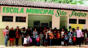 Prefeito entrega mais uma obra de reforma em prédio escolar da região rural