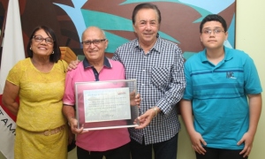 Comerciante do bairro Palmeiras é homenageado pelo prefeito