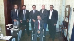 Assessor da SES, deputado Fábio Ramalho, secretário de Estado de Governo, Odair Cunha, Dr. Ilter, o superintendente do HSR, João Carlos, e o secretário estadual de Saúde, Fausto, durante encontro ontem na Cidade Administrativa, em BH