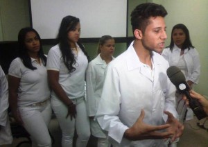 Parte do grupo de acadêmicos do curso de Enfermagem da UNIPAC que participam do projeto