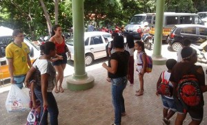 Os alunos da rede municipal de ensino iniciaram o ano letivo nesta segunda-feira (15)