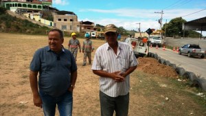 Vereador Northon Neiva, autor do pedido de iluminação da área junto à Prefeitura e a Cemig, vêm acompanhando de perto os trabalhos no local 