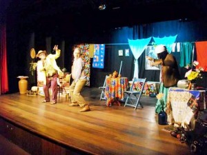 Sucesso de crítica e público comédia ‘Casos e Causos’ chega em Pavão