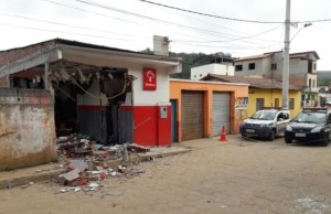 Posto de atendimento do Bradesco no Centro de Catuji foi alvo dos assaltantes