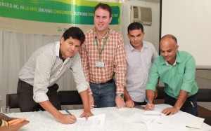 Os convênios firmados irão beneficiar os produtores rurais do município
