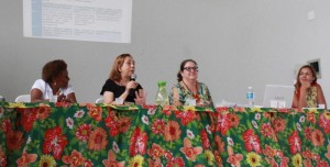 Palestrantes durante Fórum da Mulher do Jequitinhonha 
