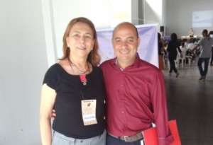 Aécio Miranda com a coordenadora-geral do Programa Polo de Integração da UFMG no Vale do Jequitinhonha, Maria das Dores Pimentel Nogueira